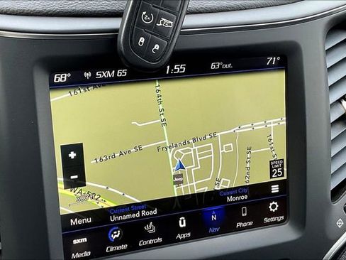 Used 2023 Jeep Cherokee Altitude Lux image 11