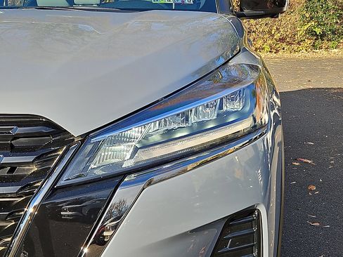 Certified 2024 Nissan Kicks SR w/ SR Premium Package image 9