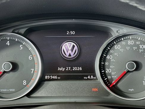 Used 2016 Volkswagen Touareg Sport AWD/4WD image 18