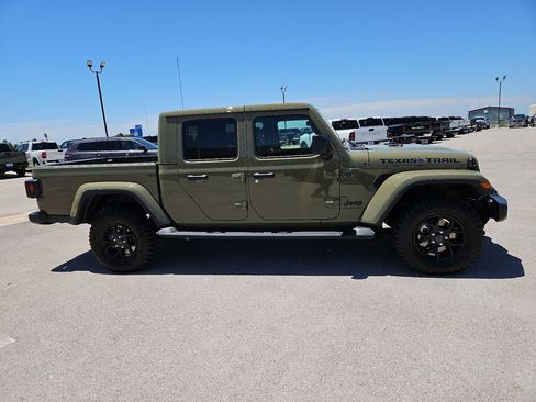 New 2026 Jeep Gladiator Sport AWD/4WD image 9