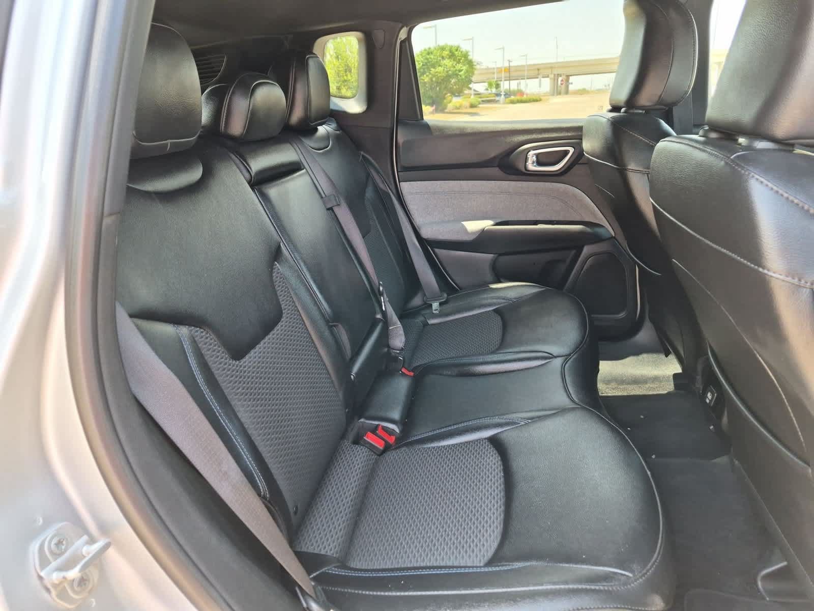 Used 2024 Jeep Compass Latitude AWD/4WD image 25