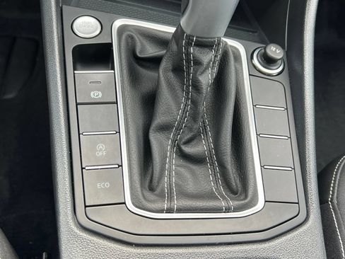 Used 2025 Volkswagen Jetta SE FWD image 23