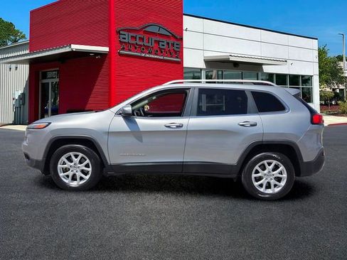 Used 2016 Jeep Cherokee Latitude w/ Safety/Convenience Group AWD/4WD image 2