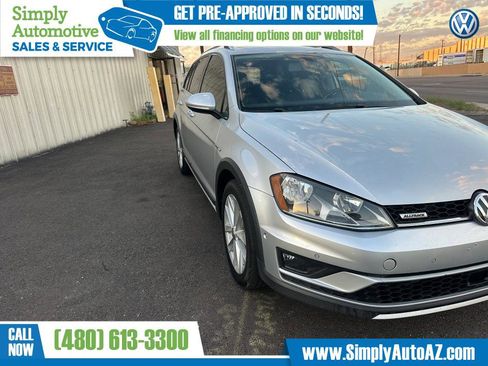 Used 2017 Volkswagen Golf Alltrack SE image 4