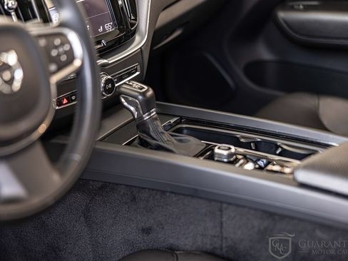 Used 2018 Volvo XC60 T5 Momentum w/ Convenience Package AWD/4WD image 22