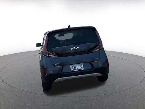 Used 2025 Kia Soul LX w/ LX Technology Package FWD image 16