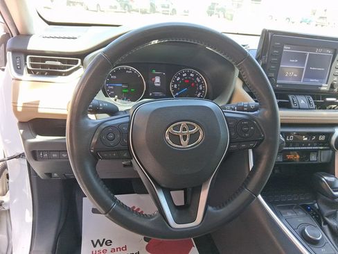 Used 2022 Toyota RAV4 XLE Premium AWD/4WD image 15