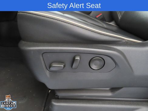 Used 2024 GMC Yukon SLT AWD/4WD image 12