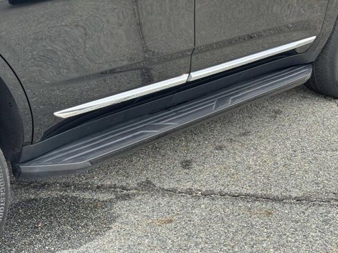 Used 2022 GMC Yukon SLT w/ SLT Luxury Package image 6