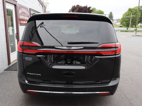 Used 2025 Chrysler Pacifica Select FWD image 3