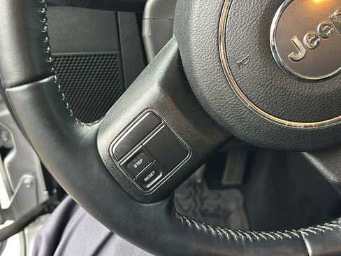 Used 2017 Jeep Wrangler Sahara image 18