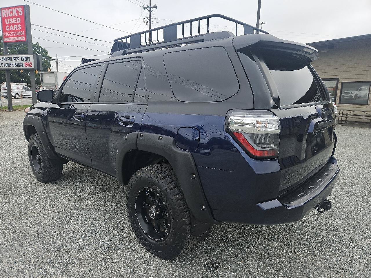 Used 2014 Toyota 4Runner SR5 AWD/4WD image 9