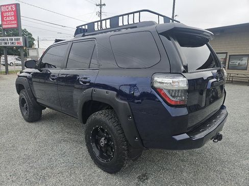 Used 2014 Toyota 4Runner SR5 AWD/4WD image 9
