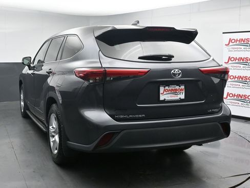 Used 2021 Toyota Highlander LE AWD/4WD image 6