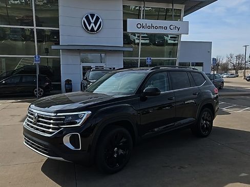 New 2026 Volkswagen Atlas SE FWD image 1