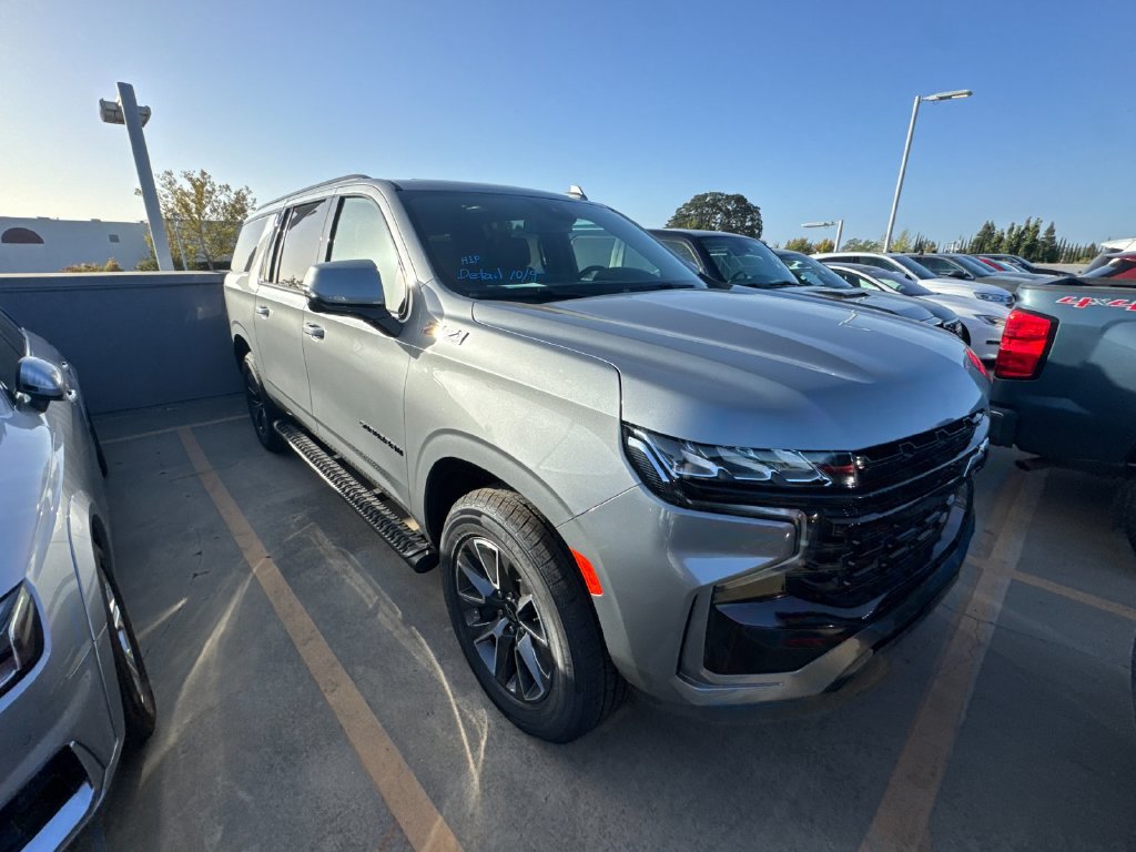 Used 2023 Chevrolet Suburban Z71 w/ Z71 Off-Road Package AWD/4WD image 2