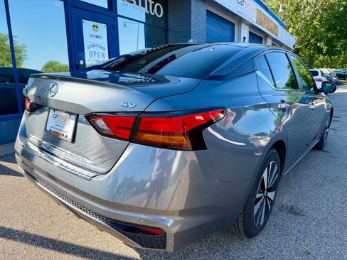 Used 2022 Nissan Altima 2.5 SV FWD image 9