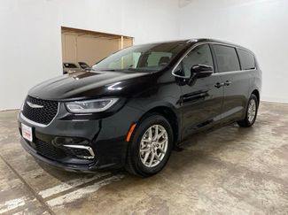 Used 2025 Chrysler Pacifica Select FWD video 1