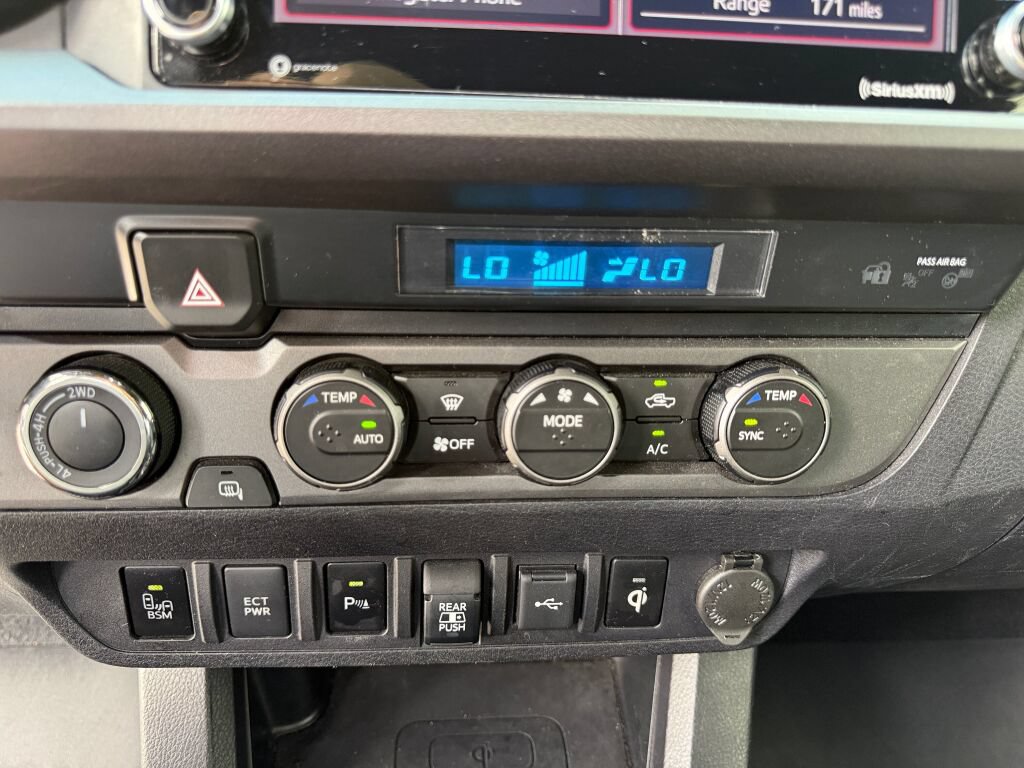 Used 2021 Toyota Tacoma TRD Off-Road w/ Technology Package AWD/4WD image 25
