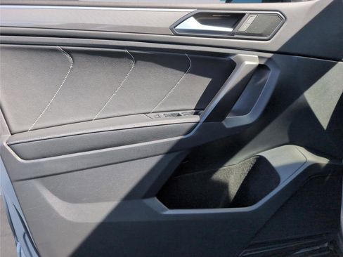 Used 2023 Volkswagen Tiguan SE R-Line image 15