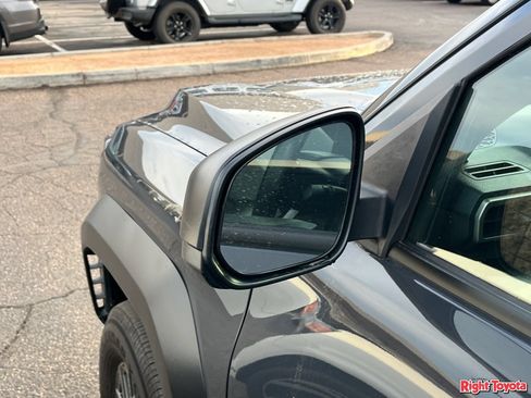 Certified 2025 Toyota 4Runner SR5 AWD/4WD image 9