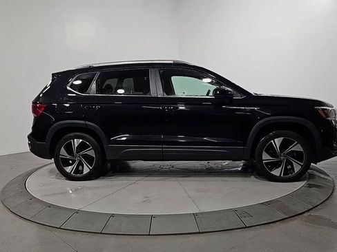 Certified 2024 Volkswagen Taos SE image 7