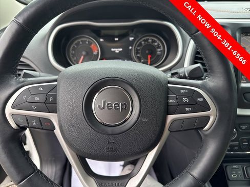 Used 2016 Jeep Cherokee Limited image 14