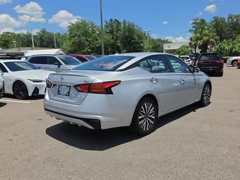 Used 2023 Nissan Altima 2.5 SV FWD image 8