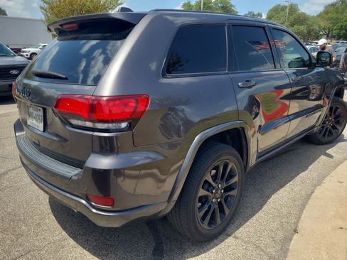 Used 2021 Jeep Grand Cherokee Laredo X AWD/4WD image 6