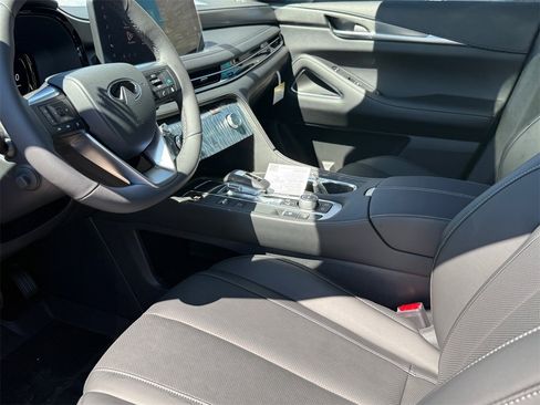 New 2026 INFINITI QX60 Luxe w/ Family Package image 11