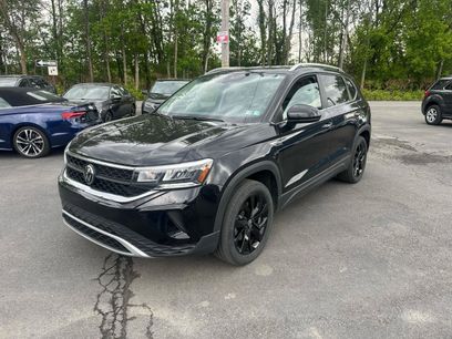 Used 2023 Volkswagen Taos SE w/ Panoramic Sunroof Package