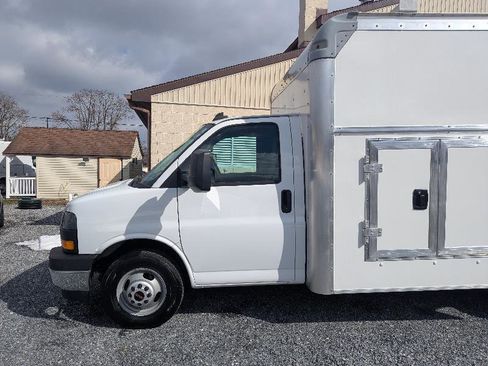 Used 2022 GMC Savana 3500 w/ Power Convenience Package image 2