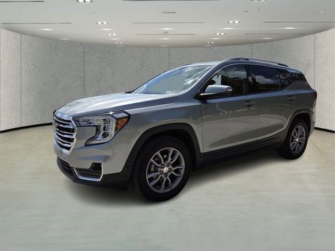 Used 2024 GMC Terrain SLT image 7