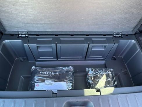 Certified 2025 Nissan Pathfinder SL w/ SL Premium Package AWD/4WD image 15