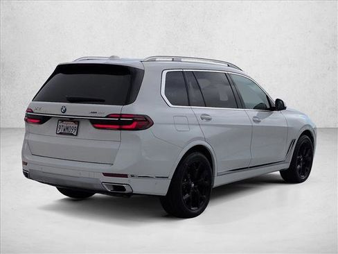 Used 2025 BMW X7 xDrive40i w/ Premium Package AWD/4WD image 5