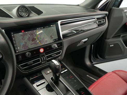 Used 2022 Porsche Macan AWD/4WD image 33
