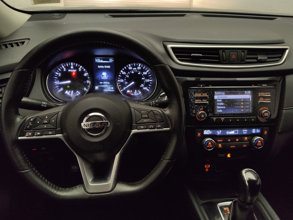 Used 2017 Nissan Rogue SV FWD image 22