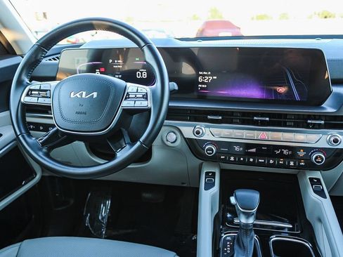 Used 2025 Kia Telluride S FWD image 14