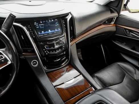 Used 2019 Cadillac Escalade ESV Premium Luxury RWD image 23