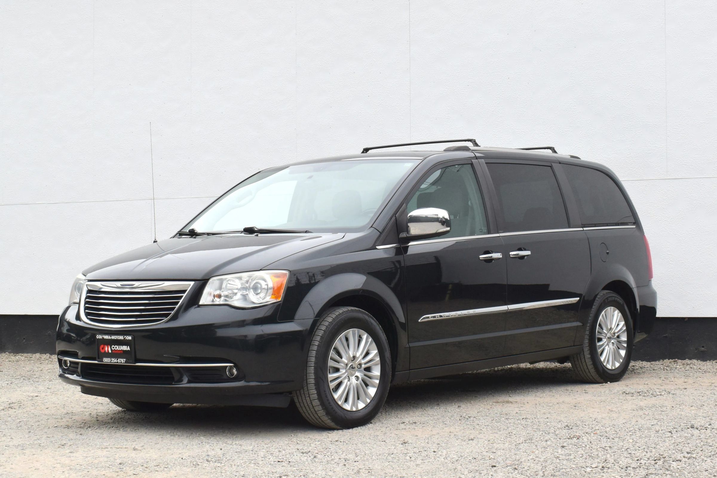 Used 2014 Chrysler Town & Country Limited w/ Luxury Group FWD image 8