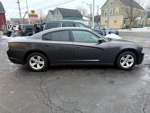 Used 2014 Dodge Charger SE image 4