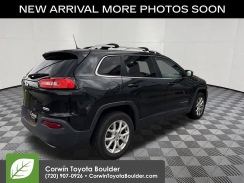 Used 2016 Jeep Cherokee Latitude w/ Cold Weather Group AWD/4WD image 8