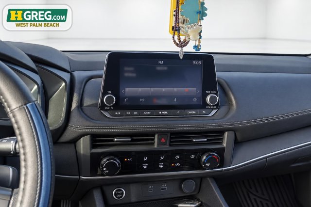 Used 2023 Nissan Rogue S AWD/4WD image 12