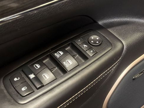 Used 2017 Jeep Grand Cherokee Overland AWD/4WD image 20