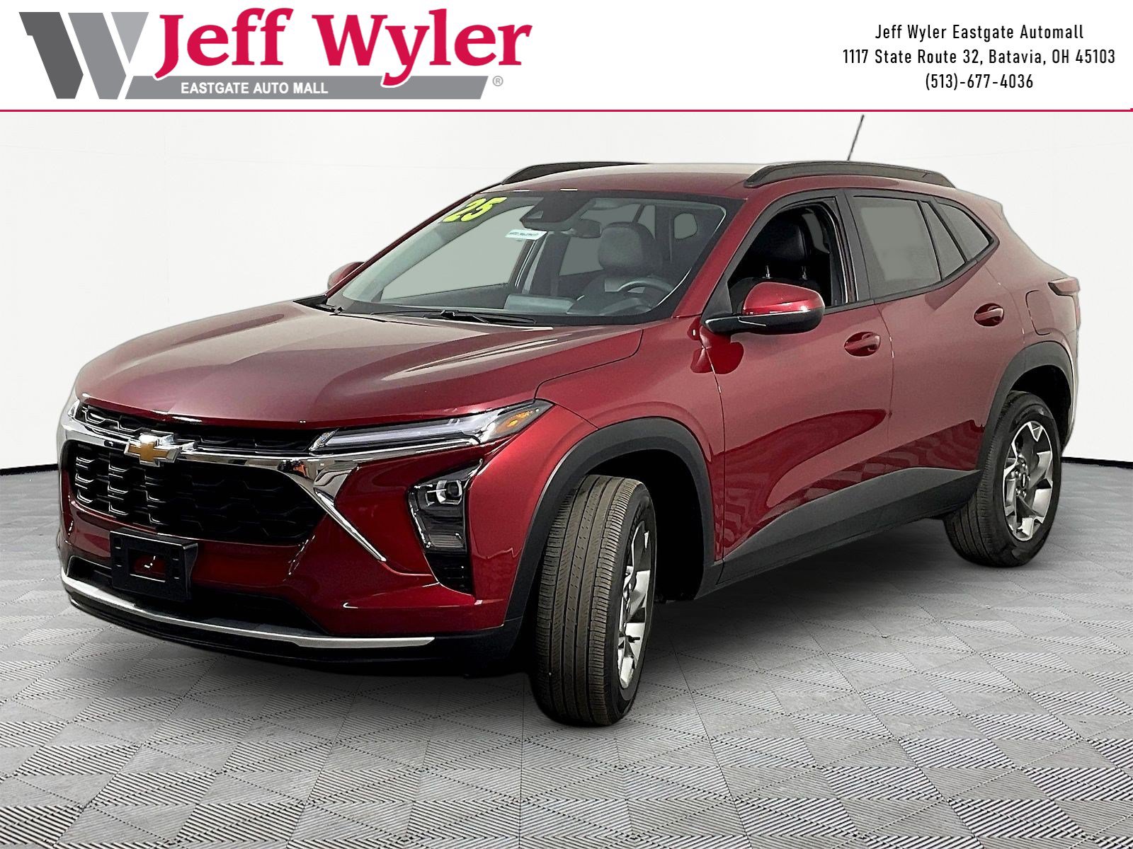 Used 2025 Chevrolet Trax LT FWD image 1