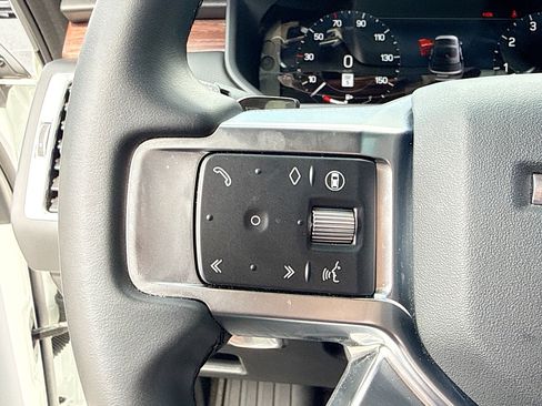 Used 2025 Land Rover Discovery Dynamic SE image 36