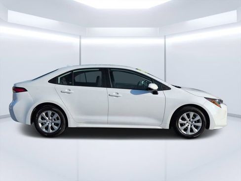 Used 2024 Toyota Corolla LE FWD image 2