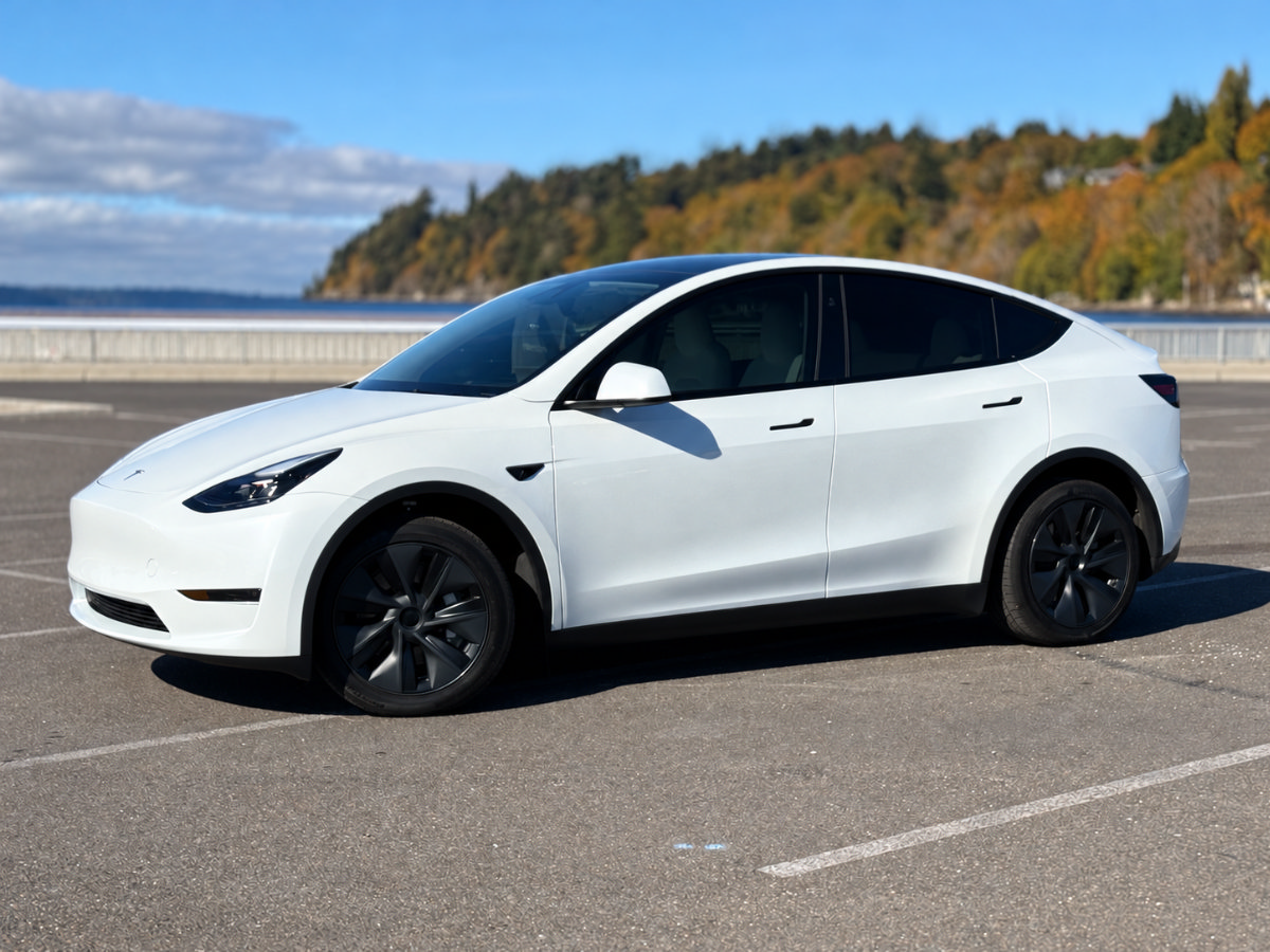 Used 2025 Tesla Model Y Long Range AWD/4WD image 8