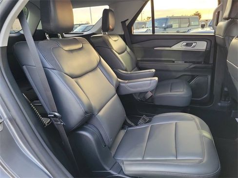 Used 2025 Ford Explorer Active w/ Active Comfort Package image 19