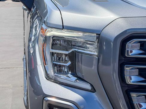 Used 2020 GMC Sierra 1500 AT4 w/ AT4 Premium Package AWD/4WD image 8